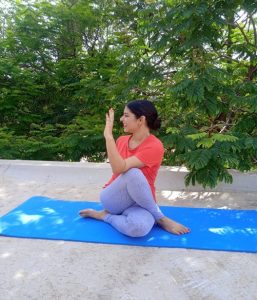 "Ardha Matsyendrasana" - Yoga Pose